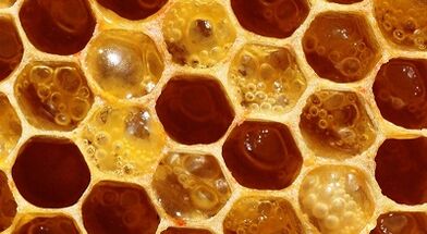 Consommer du miel pour augmenter l'efficacité